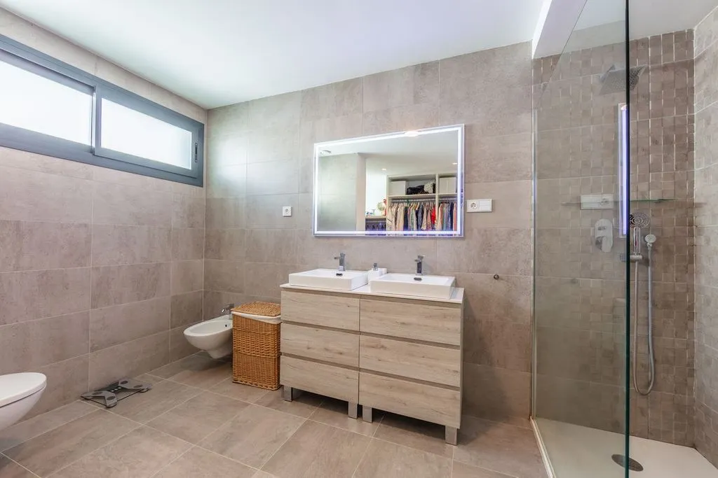 Salles de bain - Contemporary Villa with Sea View in La Duquesa