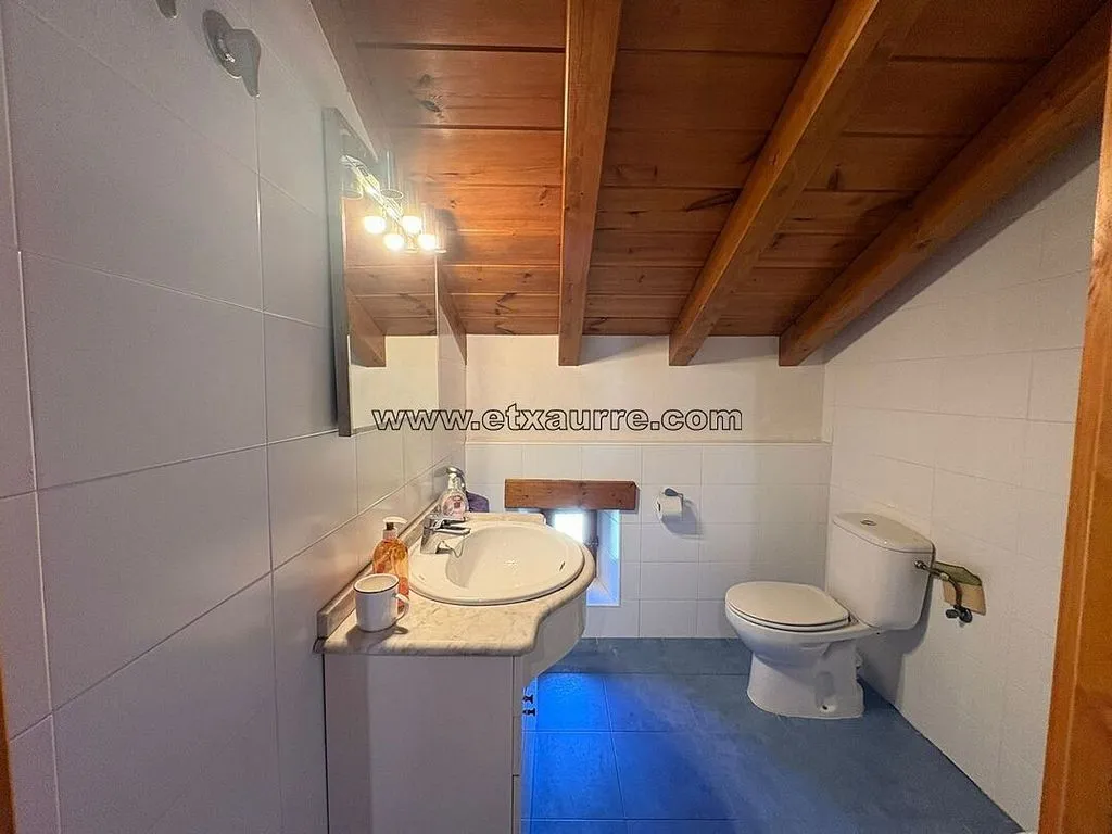 Salles de bain - Rural House with Balcony in Ayala