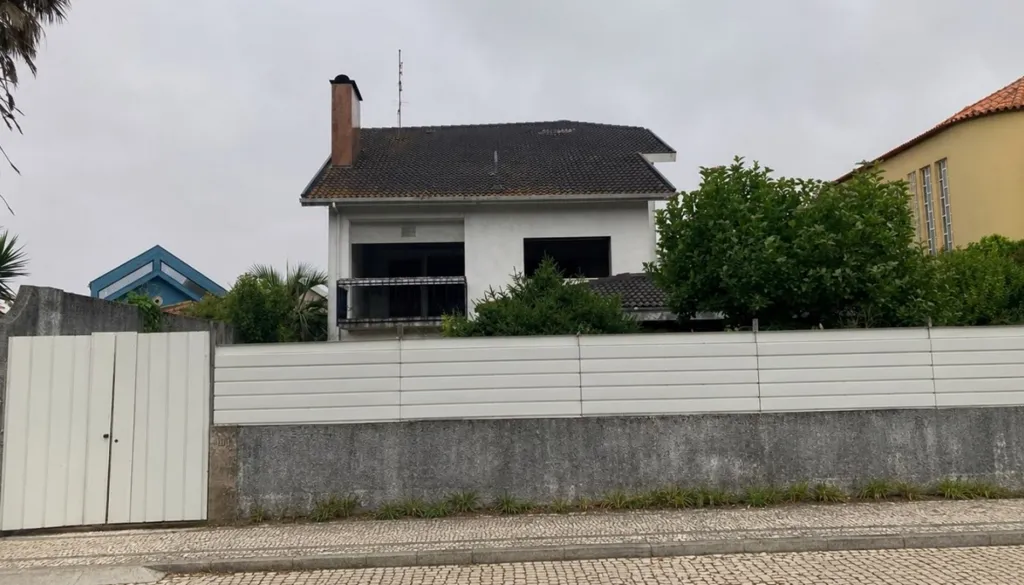 Extérieur - Renovation Opportunity in Prestigious Porto District