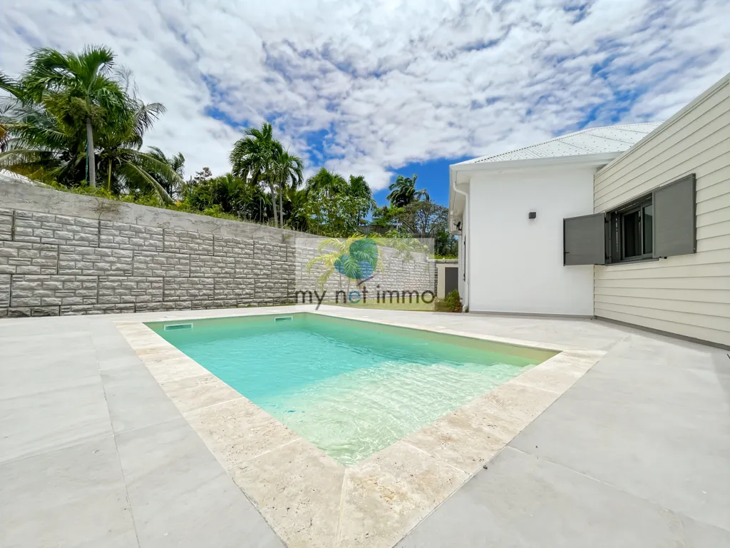 Piscine - Villa Contemporaine avec Piscine et Bureau à l'année