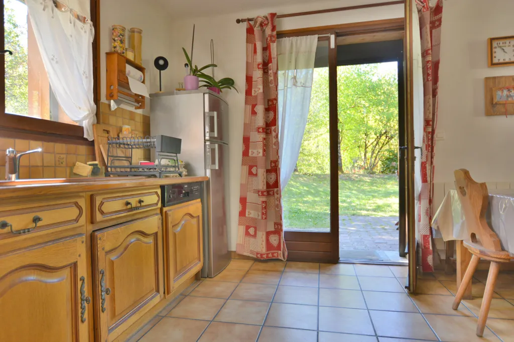 Cuisine - Maison d'Architecte avec Jardin à Bozel Centre