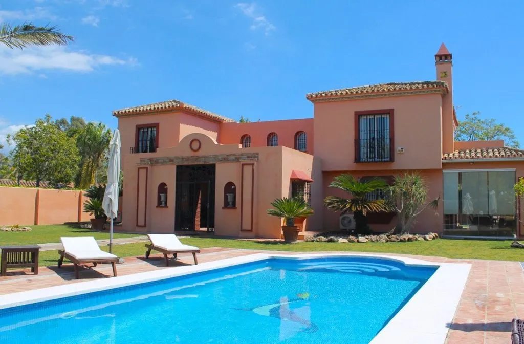 Piscine - Andalusian Villa with Pool in Estepona