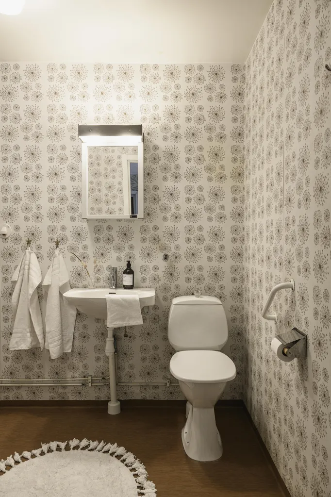 Bathrooms - Apartment with Balcony in Stampen, Gothenburg