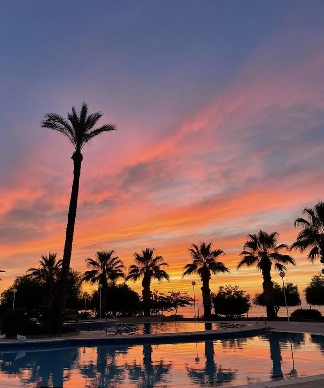 Bassein - Seafront Apartment with Pool in Cabo Roig