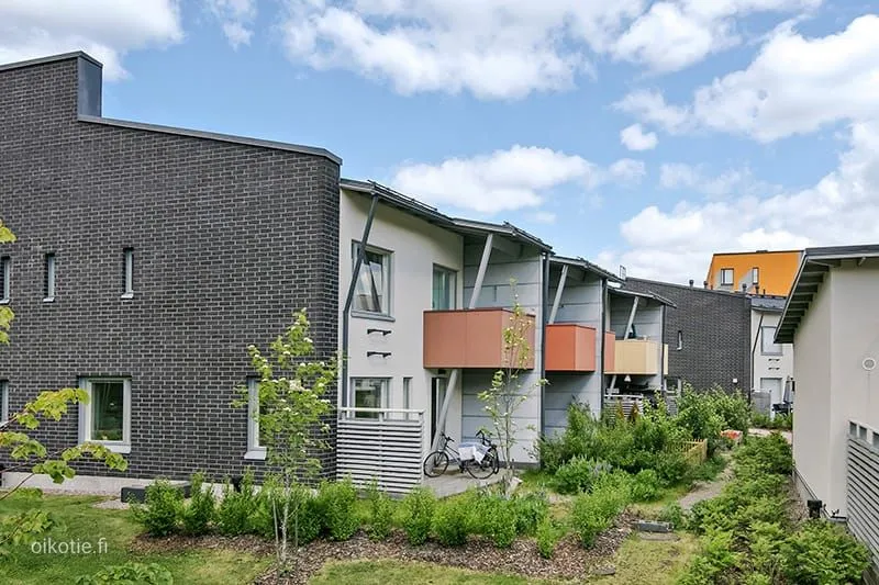 Välivaade - Terraced House with Balcony in Espoo