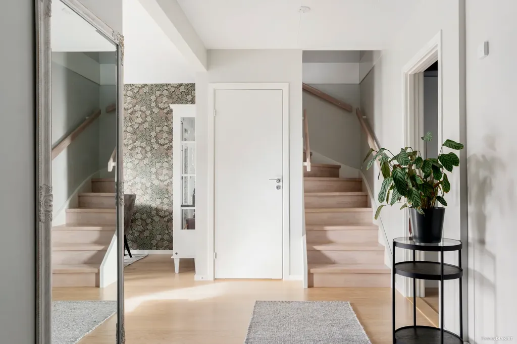 Esik - Elegant Apartment with Balcony in Falkenberg
