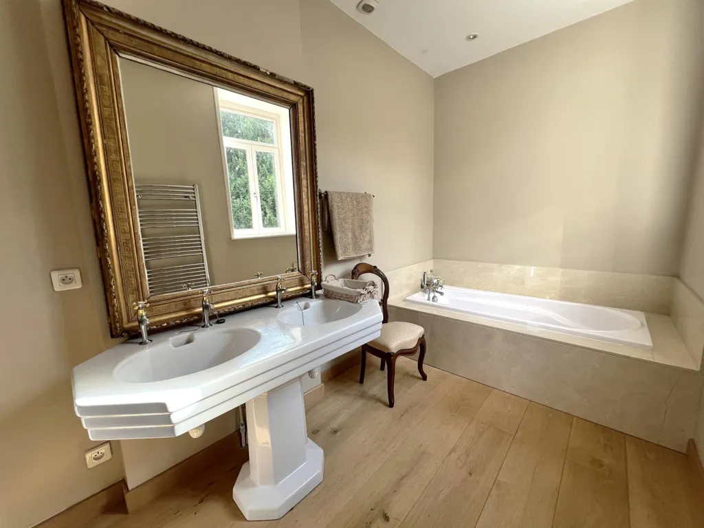 Salles de bain - Maison 8 pièces à Santes