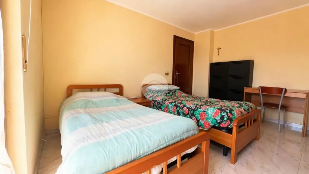 Chambres - Three-Bedroom Apartment with Balcony in Settimo