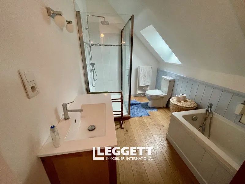 Salles de bain - Maison en Pierre Rénovée avec Jardin à Limerzel