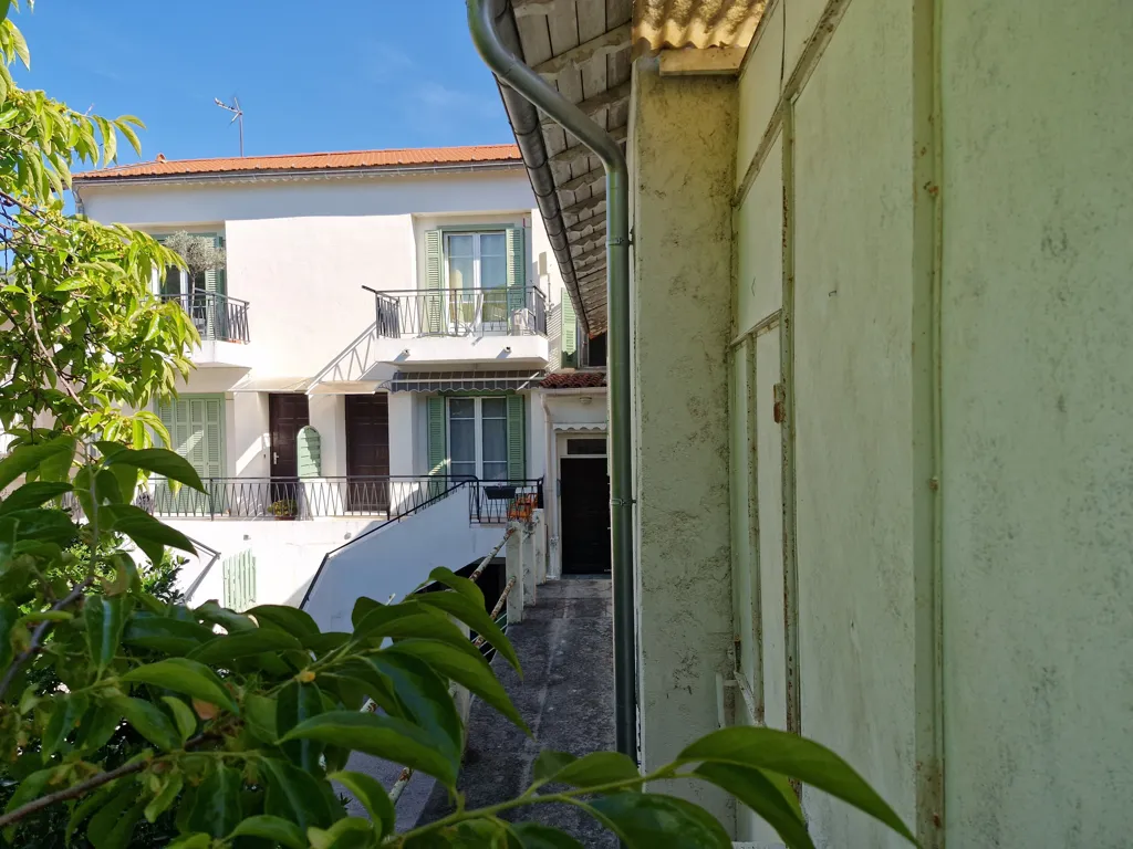 Välivaade - Duplex House with Two Apartments in Tourrette-Levens