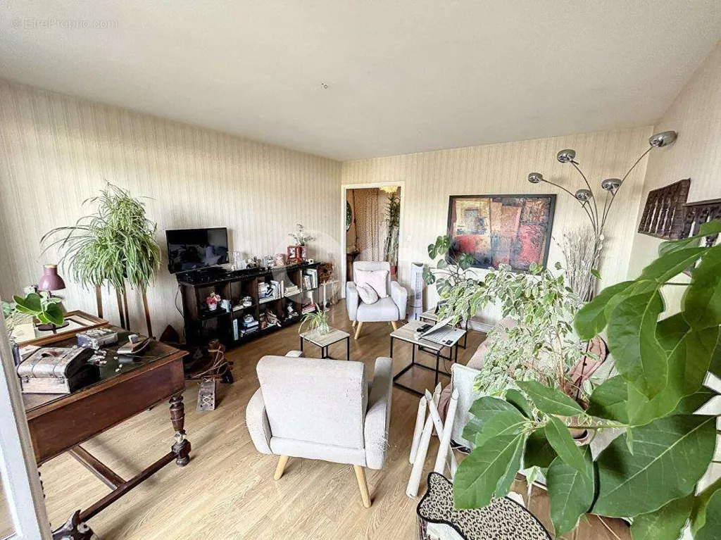 Séjour - Appartement avec balcon à Brive-la-Gaillarde
