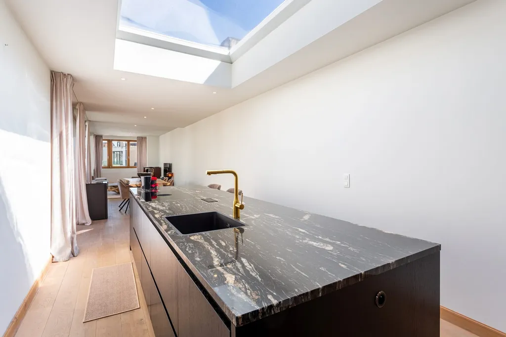 Cuisine - Penthouse Rénové avec Terrasse dans le Zuid d'Anvers