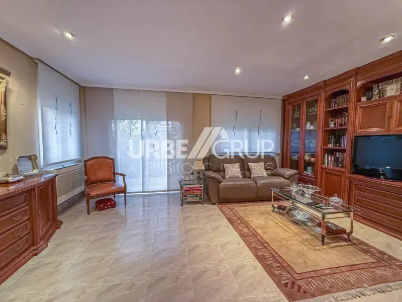 Elutuba - Detached Corner House with Multiple Terraces in Martorell