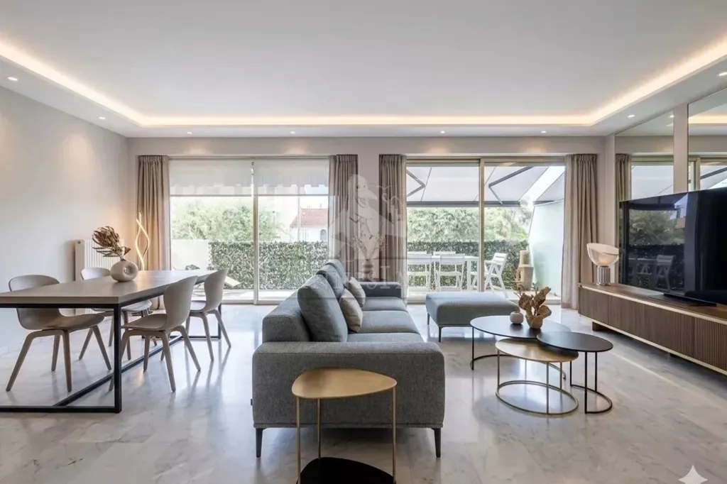 Elutuba - 3-Bed Apartment with Pool in Cannes