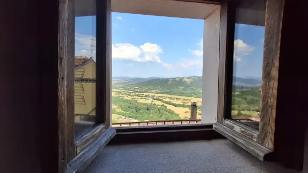 Toad - Rustic Terraced House with Balcony in Scontrone