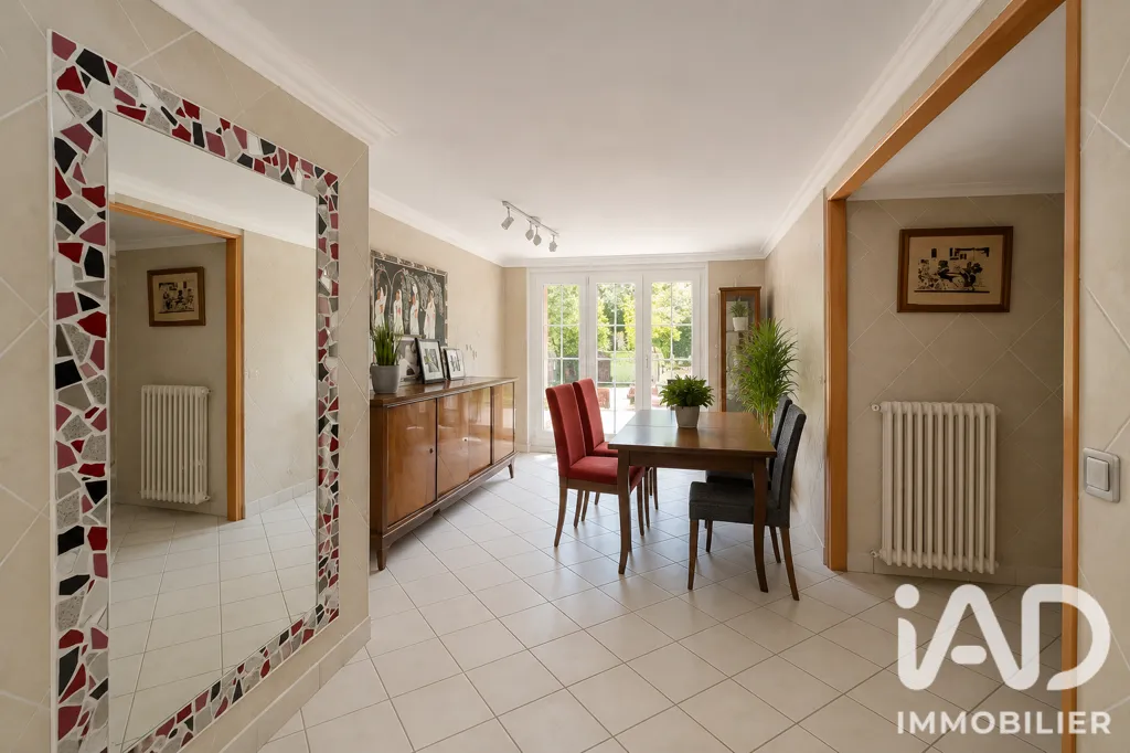 Entrée - Maison Bourgeoise avec Jardin à Chelles