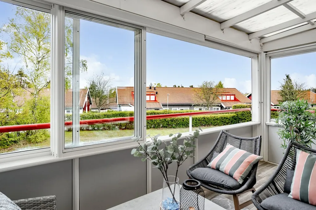 Terrasse - Apartment with Two Balconies in Brf Storklas