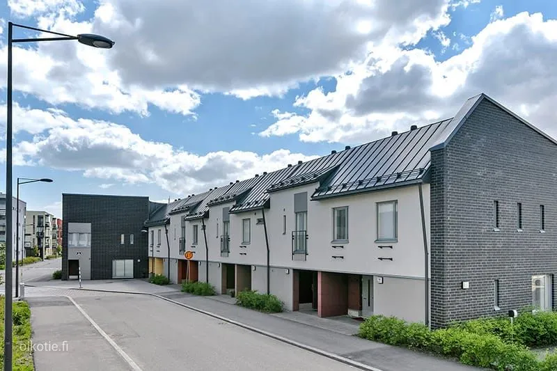 Välivaade - Terraced House with Balcony in Espoo