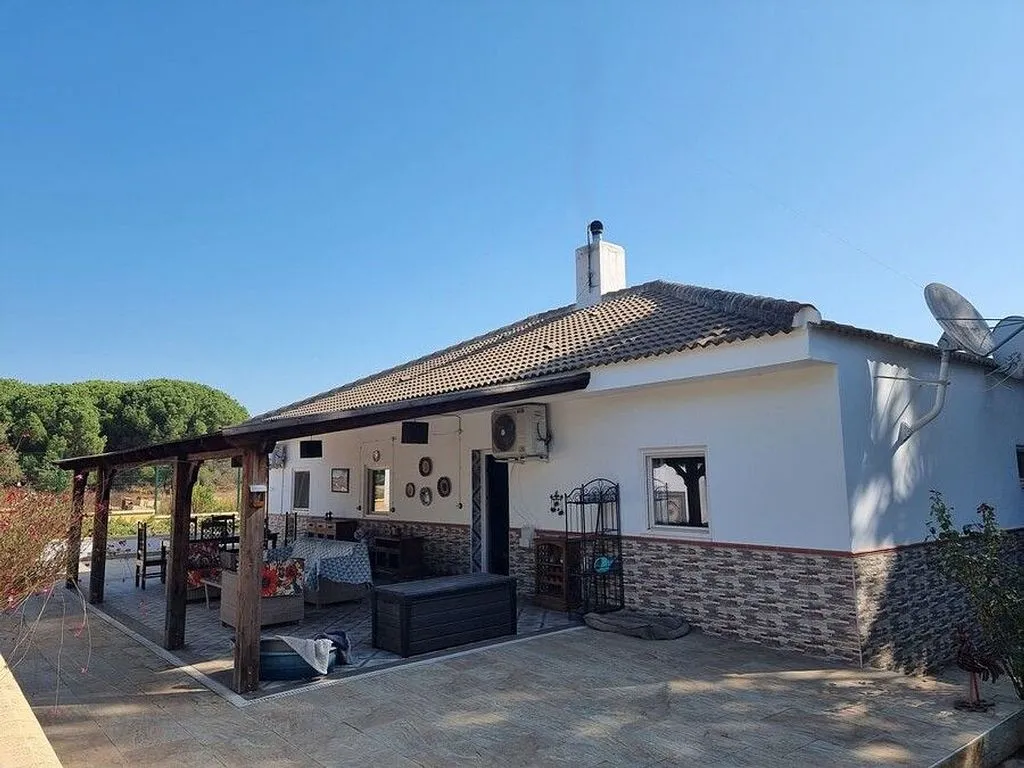 Terrace - Rustic House with Pool in Lucena del Puerto