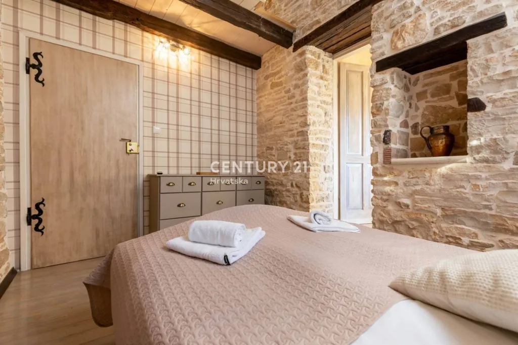 Chambres - Three-Bedroom House with Garden in Pazin Centre