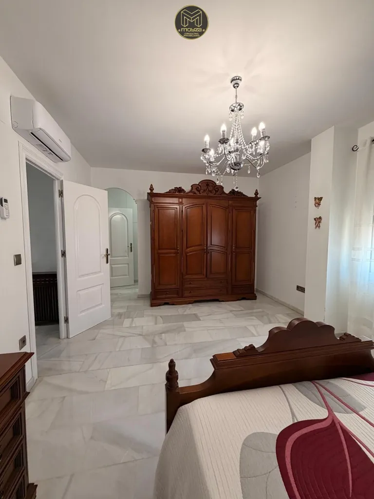 Magamistoad - Luxury Villa with Private Garage on Gran Bulevar