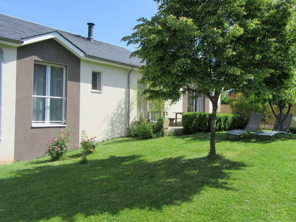 Garden - Contemporary Villa with Garden in Nauviale