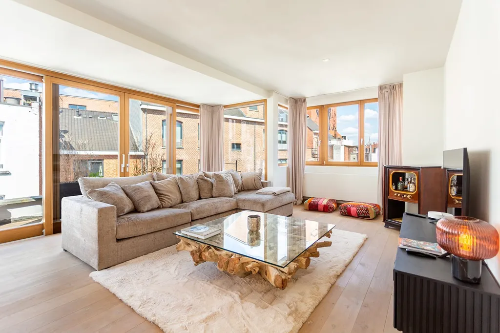 Séjour - Penthouse Rénové avec Terrasse dans le Zuid d'Anvers