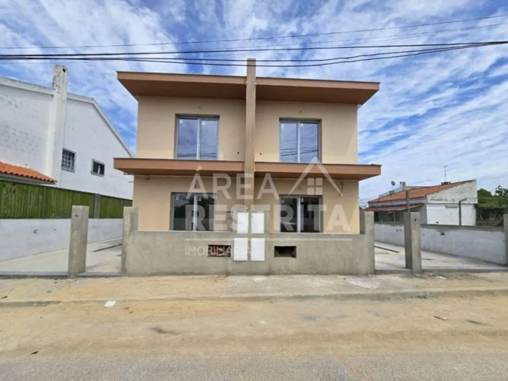 Extérieur - Contemporary Semidetached House in Seixal