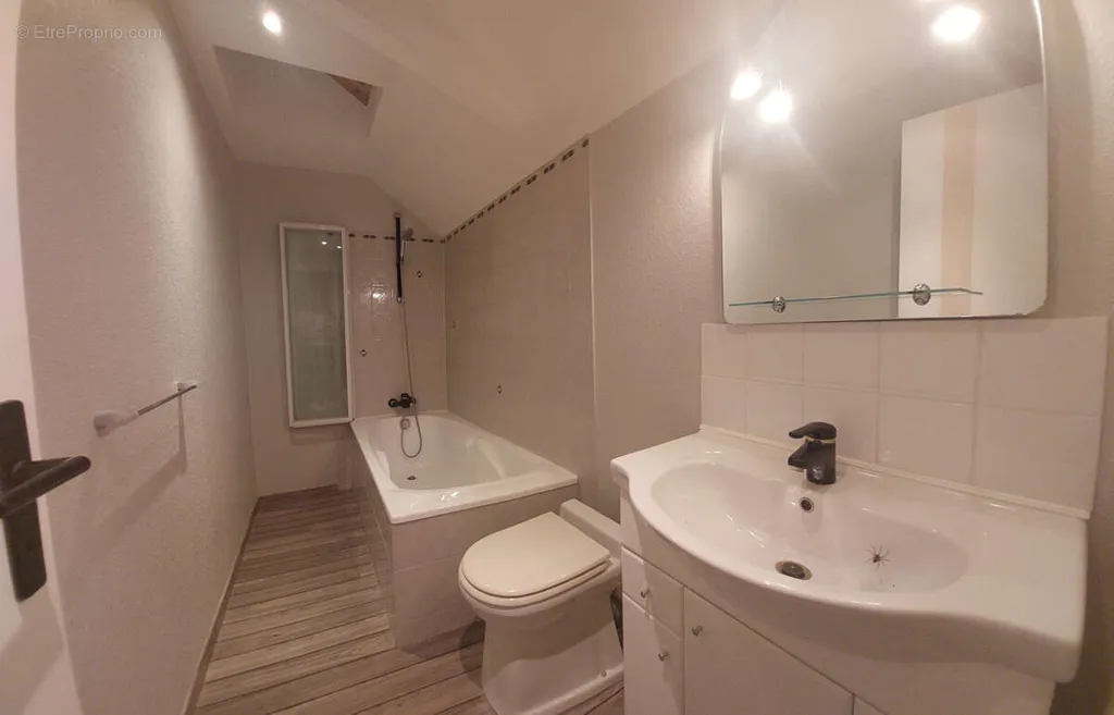 Salles de bain - Maison Centre-Ville avec Jardin à Segré