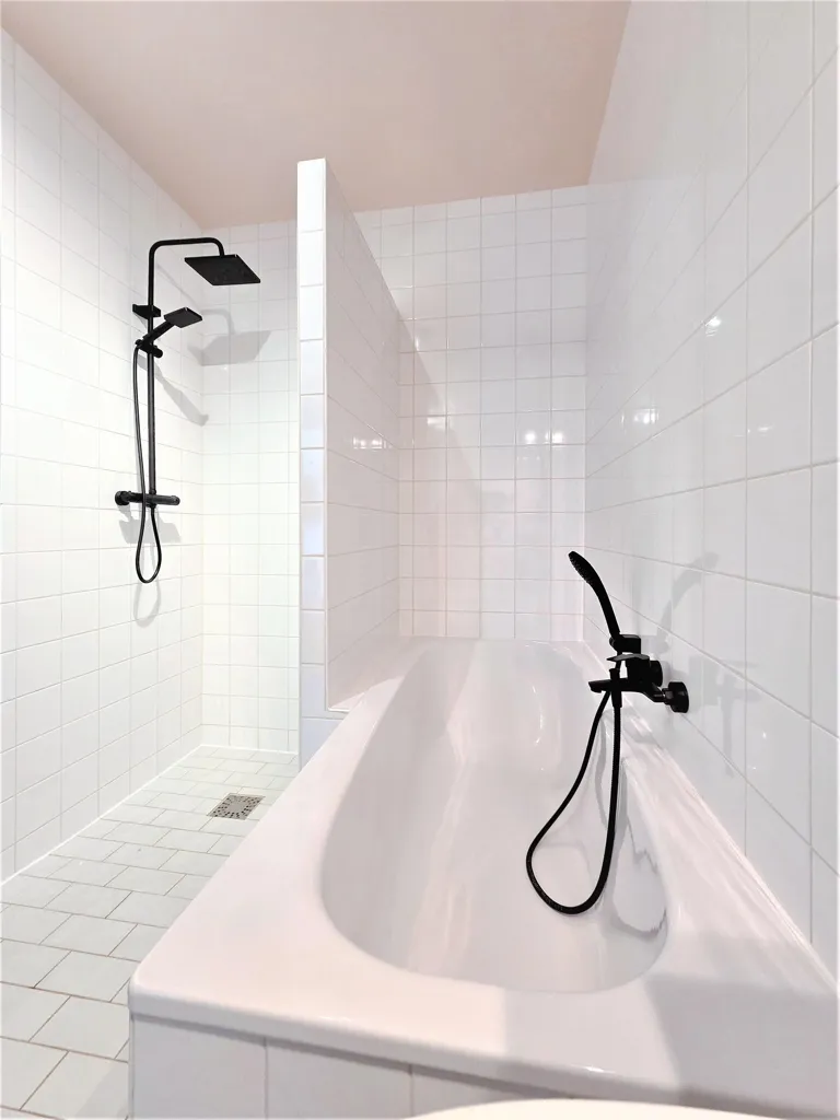 Salles de bain - Apartment with South-Facing Balcony in Amsterdam