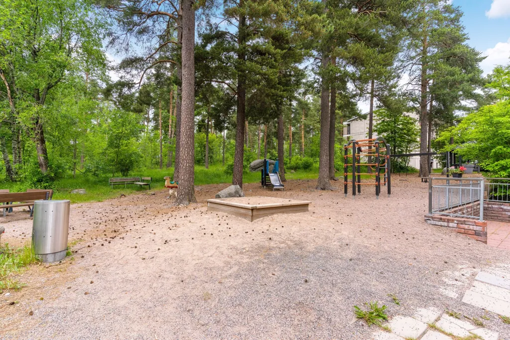 Giardino - Apartment with Balcony in Pohjois-Haaga, Helsinki