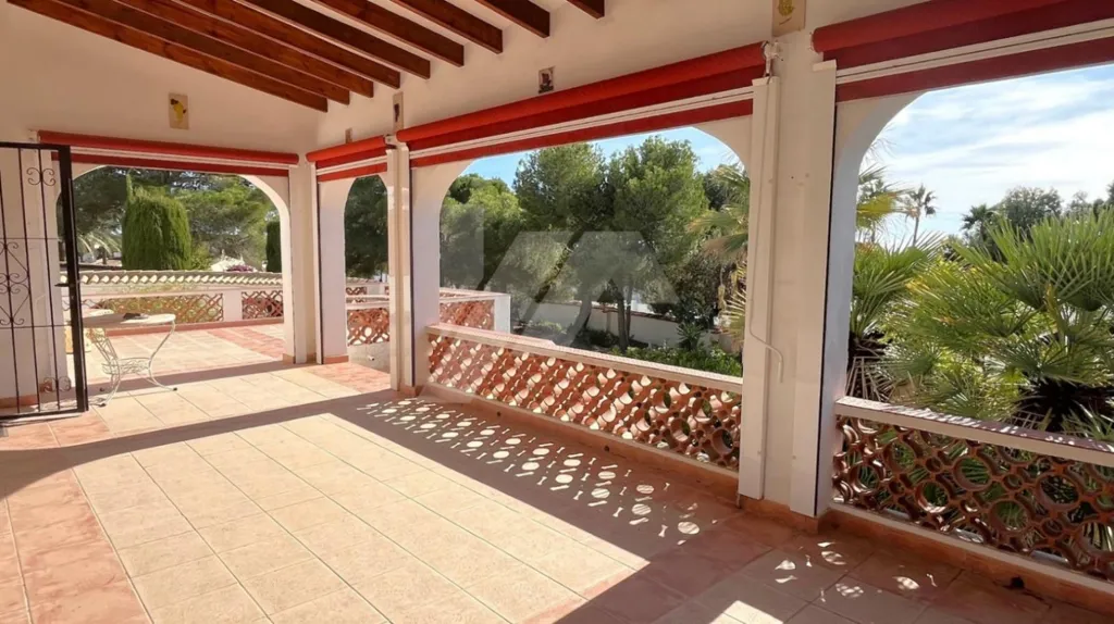 Terrasse - Traditional Villa with Large Plot in Cala Advocat