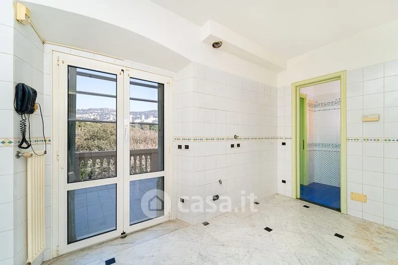Baños - Historic Apartment with Sea View in Genoa