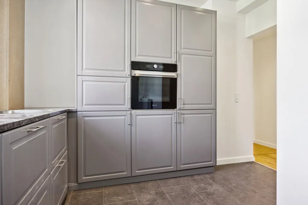 Kitchen - Classical 5-Room Flat with Original Parquet in City Centre