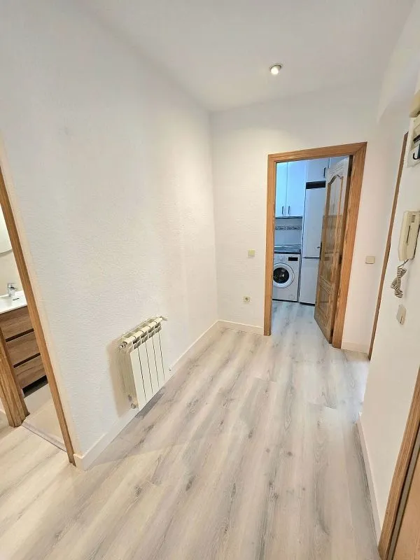 Entrée - Updated Flat with Ascender in Bernabéu