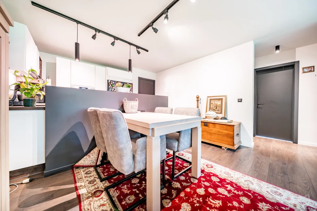 Salle à manger - Appartement avec Vue Lac à Barbençon