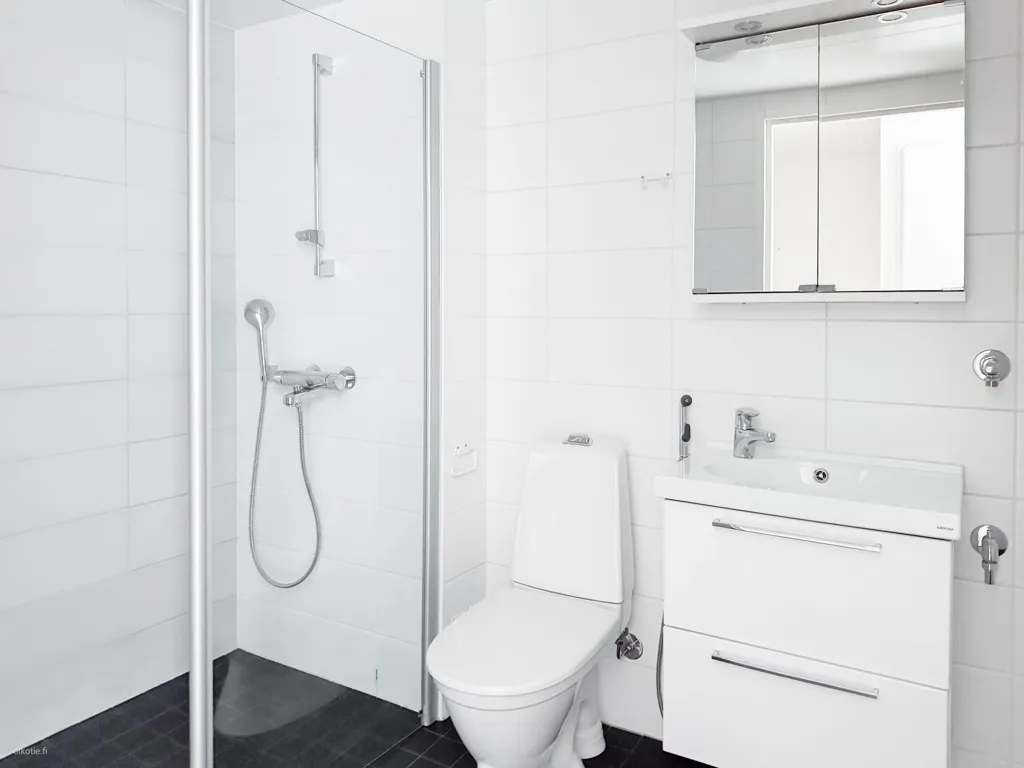 Bagni - Modern Flat with Balcony in Rastila, Helsinki