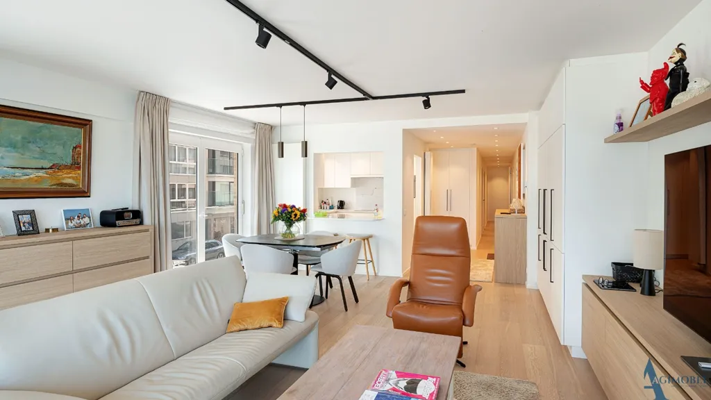 Salón - Renovated Corner Flat with Sea View on Rubensplein