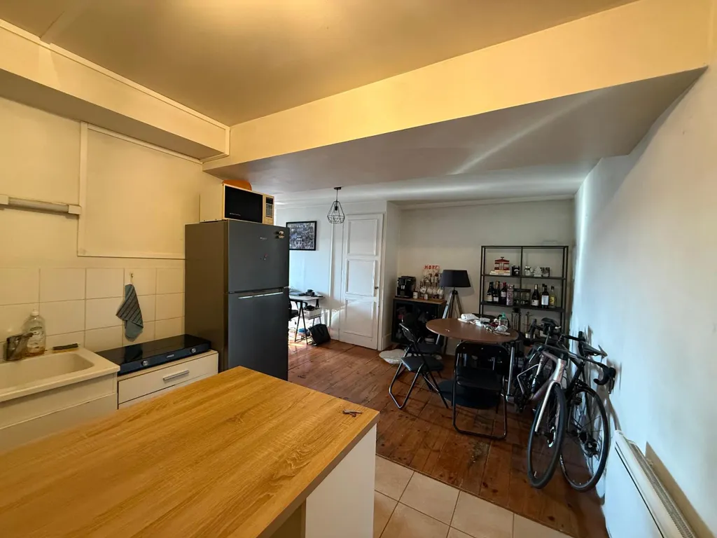 Kitchen - 2-Bedroom Apartment with River View in Lyon
