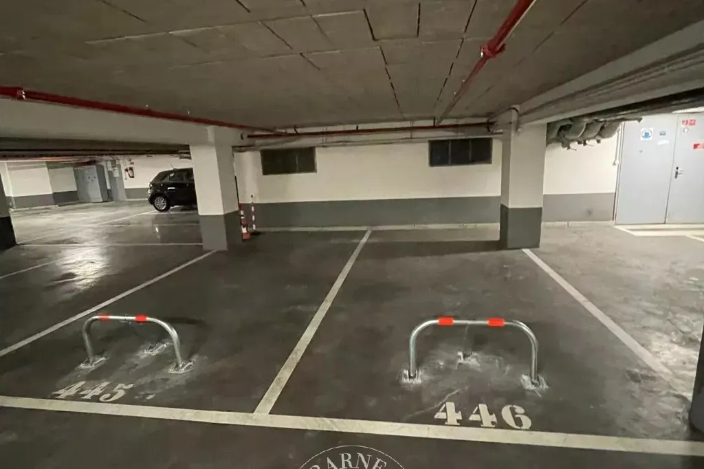 Parkimiskoht asukohas Paris 8ème