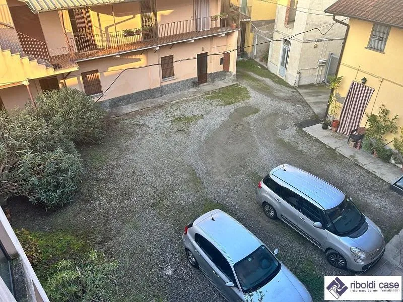 Välivaade - Terraced House with Balconies in Cesano Maderno
