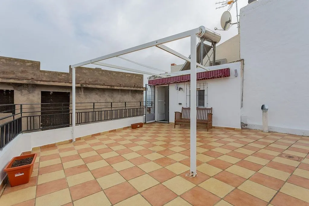 Terrasse - Three-Bedroom House with Terrace in Ítrabo