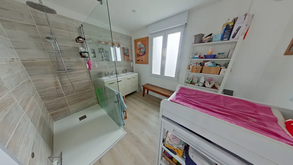 Salles de bain - Maison des Années 30 avec Terrasse à Châtellerault