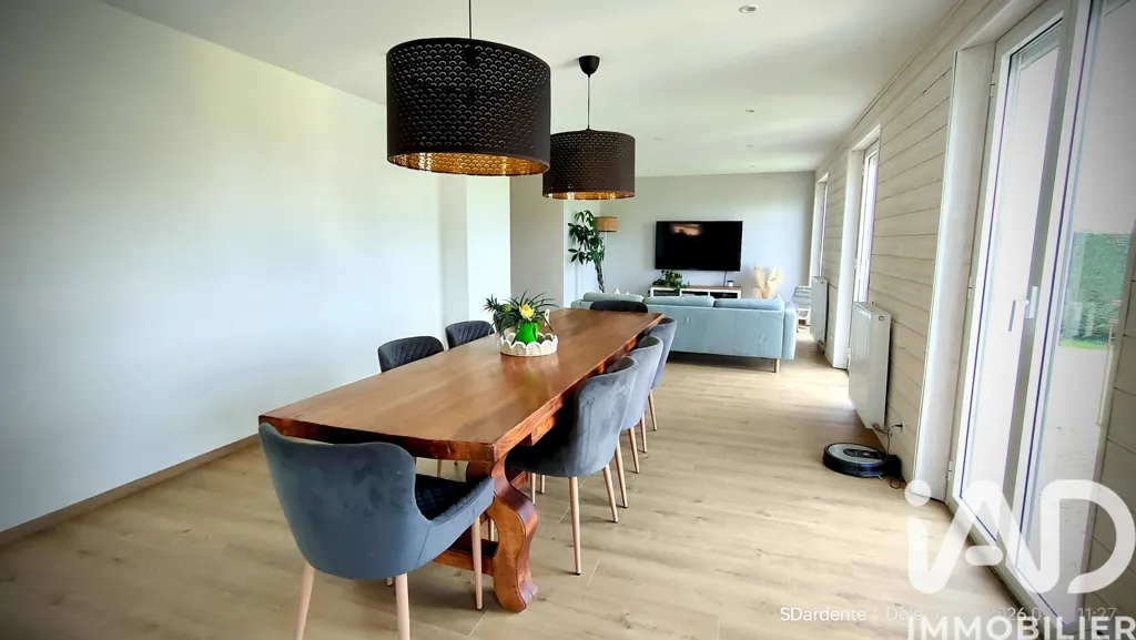 Salle à manger - Maison Traditionnelle Rénovée avec Balcon à Dole