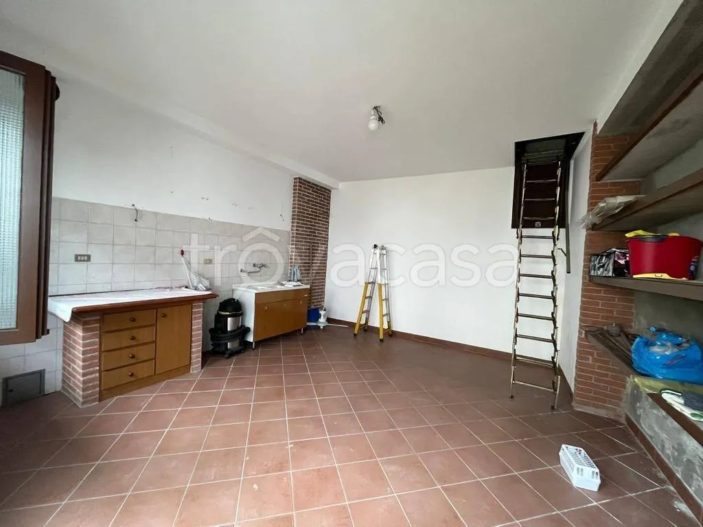 Cuisine - Semi-detached House with Private Garden in Villafranca Piemonte