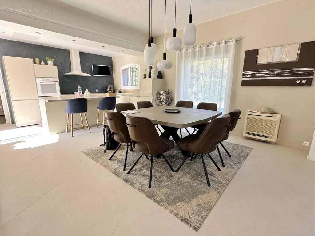 Salle à manger - Villa Rénovée avec Piscine au Muy