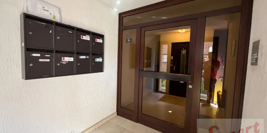 Entrée - Appartement avec Garage XXL et Terrasses à Harelbeke