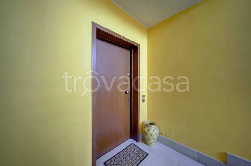 Esik - Apartment with Parking in Torino