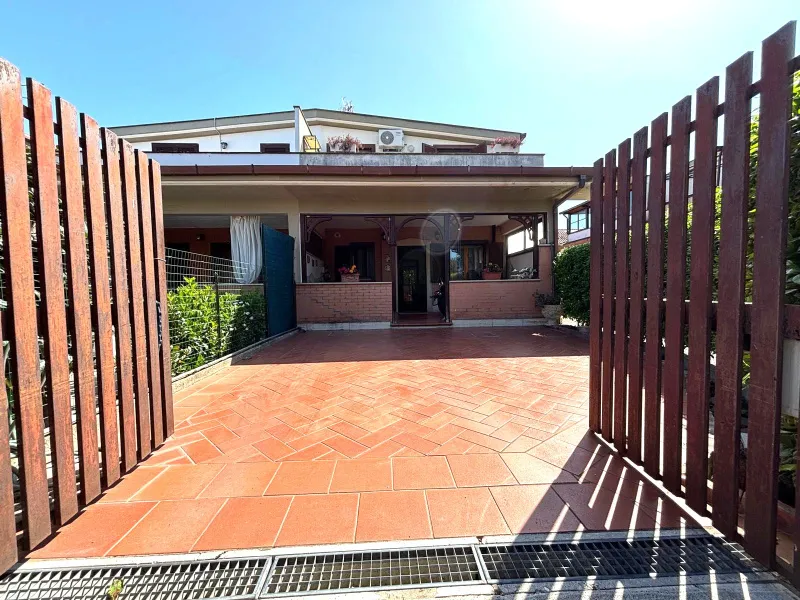 Esterno - Bifamiliar Villa with Garden in Ardea