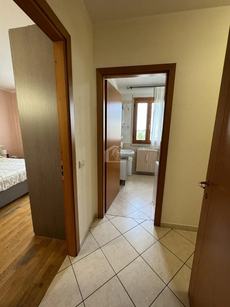 Entrée - Bright Trilocale with Balcony in Suzzara